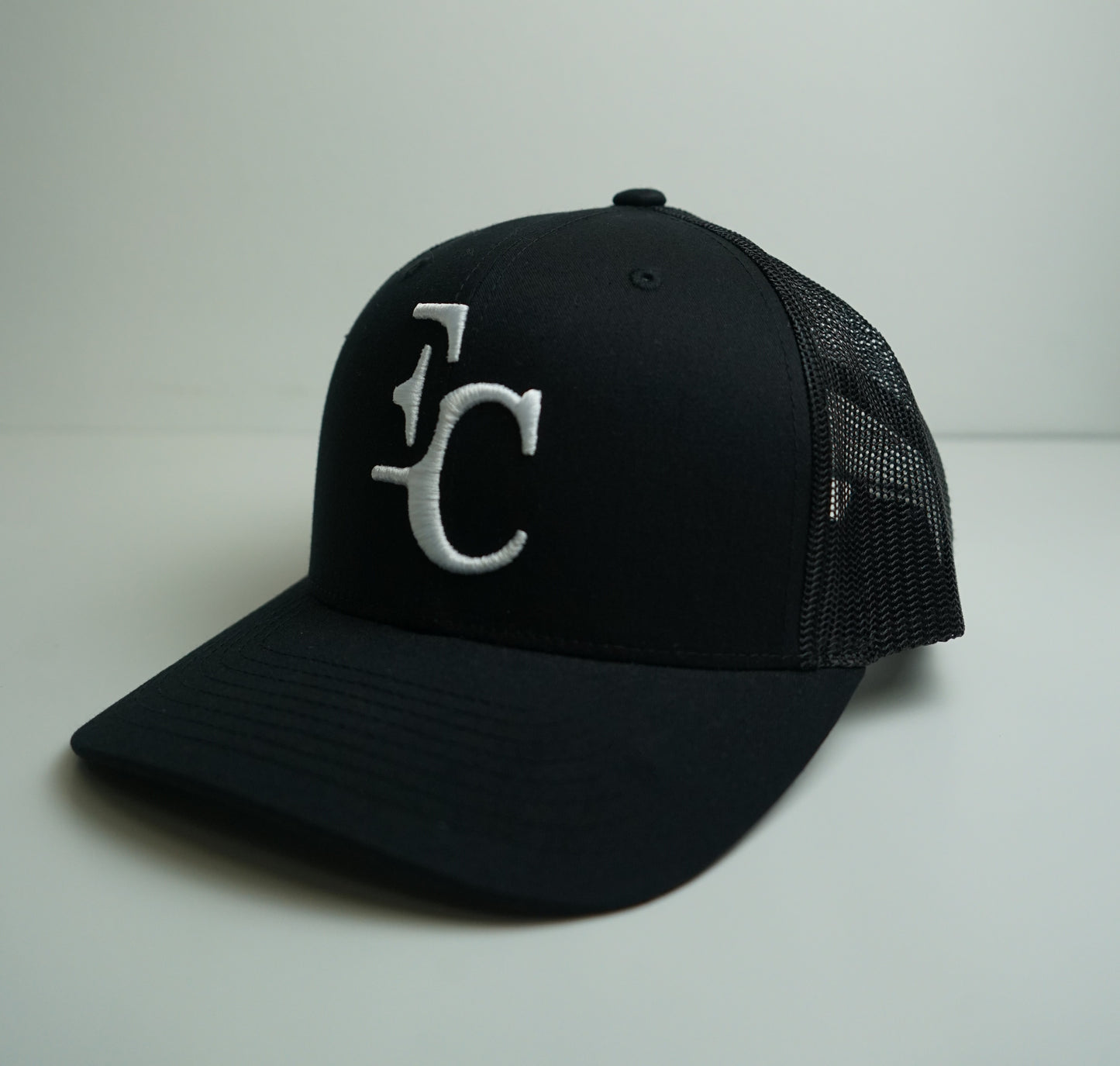 EC BLACK AND WHITE RETRO TRUCKER HAT