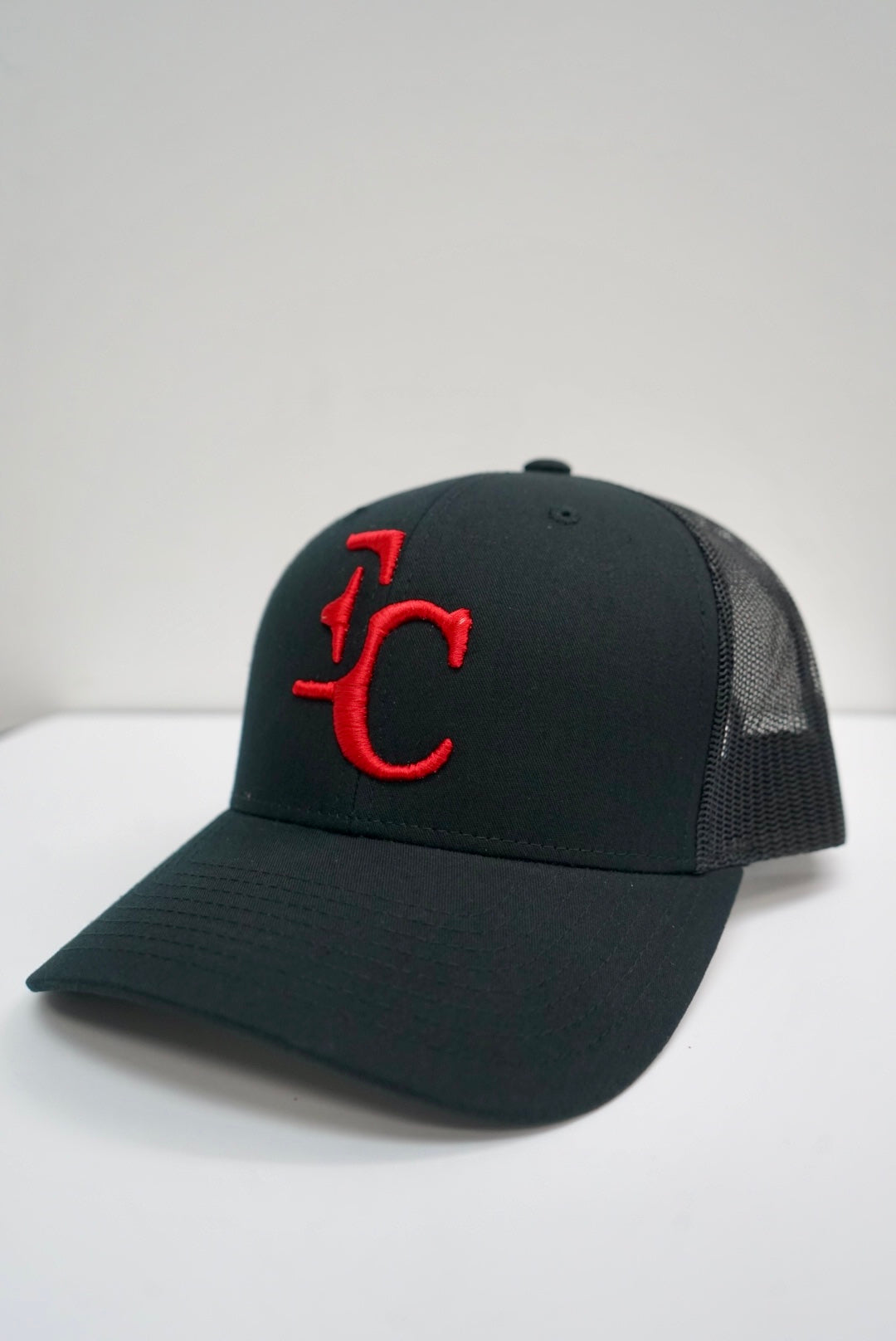 EC BLACK AND RED RETRO TRUCKER HAT